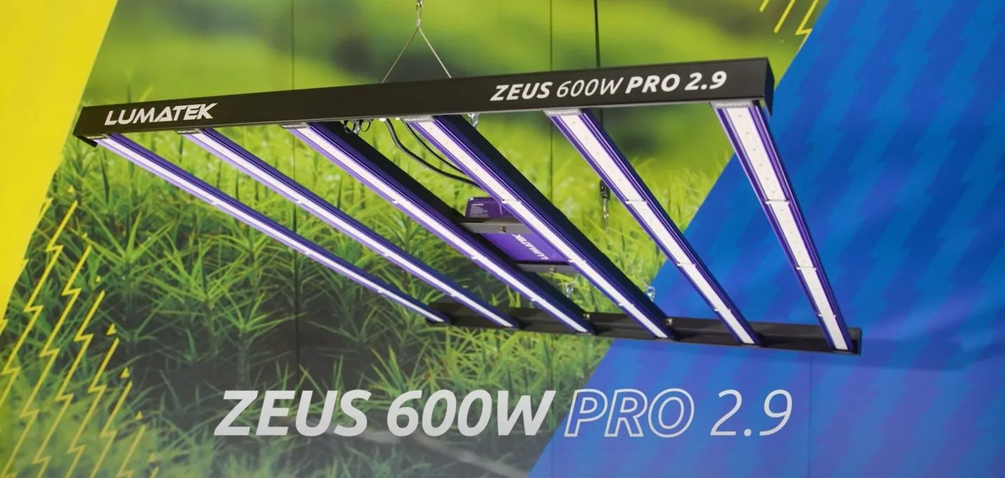 A Lumatek Zeus 600W Pro 2.9 LED grow light bar fixture